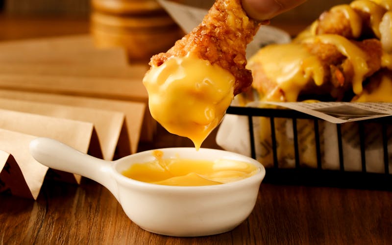 Blue cheese dipping sauce pot